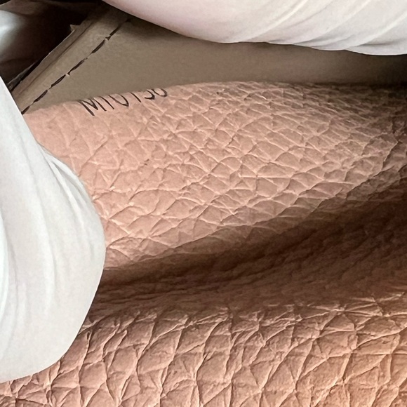 LOUIS VUITTON CAPUCINES WALLET - Picture 5 of 17